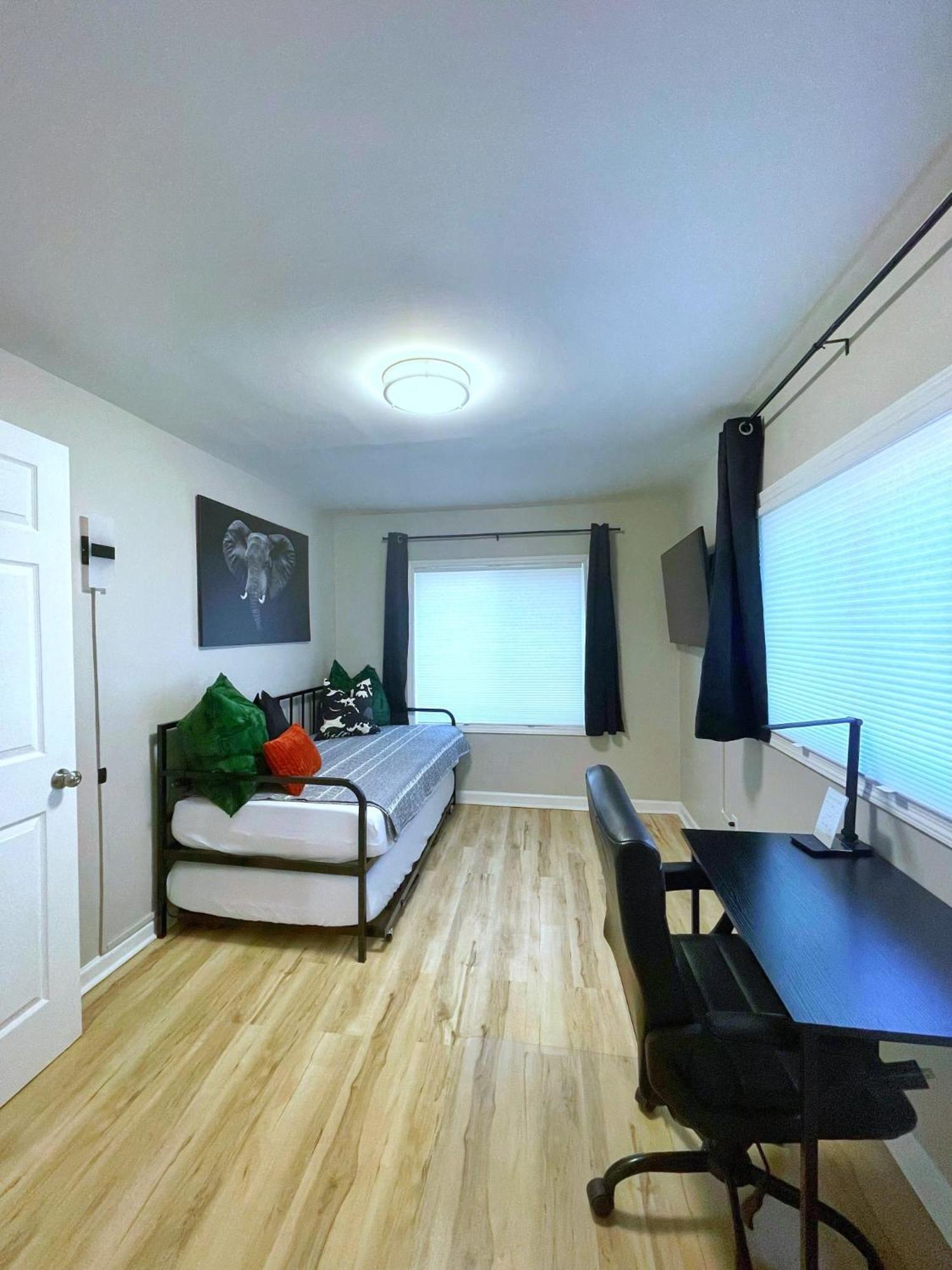 Апартаменти *New* The Cozy Haven, 5 Minutes To Atl Airport Атланта Екстер'єр фото